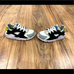 NIKE huarache run 9C